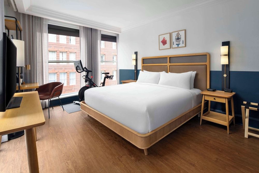 Hotel Theo New Orleans, Tapestry Collection by Hilton Studio, 1 King Bed, City View 2