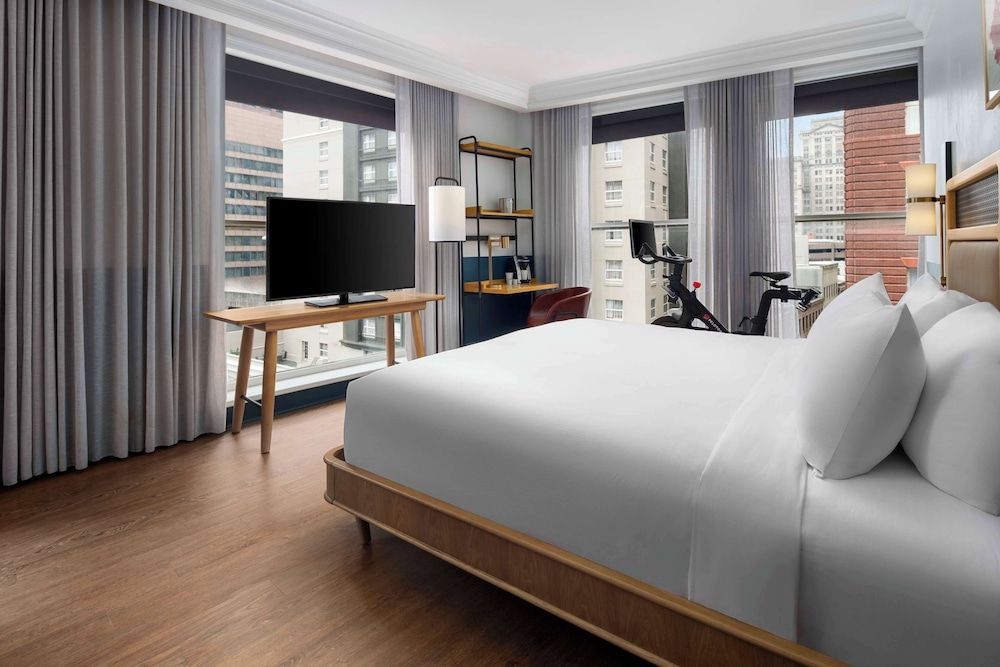 Hotel Theo New Orleans, Tapestry Collection by Hilton Studio, 1 King Bed, City View 4