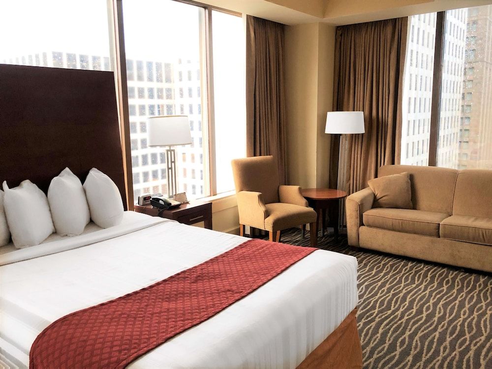 Suite, 1 King Bed, Non Smoking, City View (with Sofabed)
