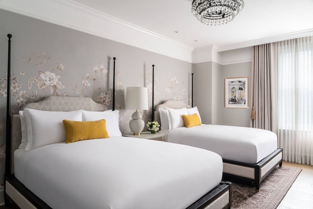 Club Room, 2 Queen Beds, Non Smoking