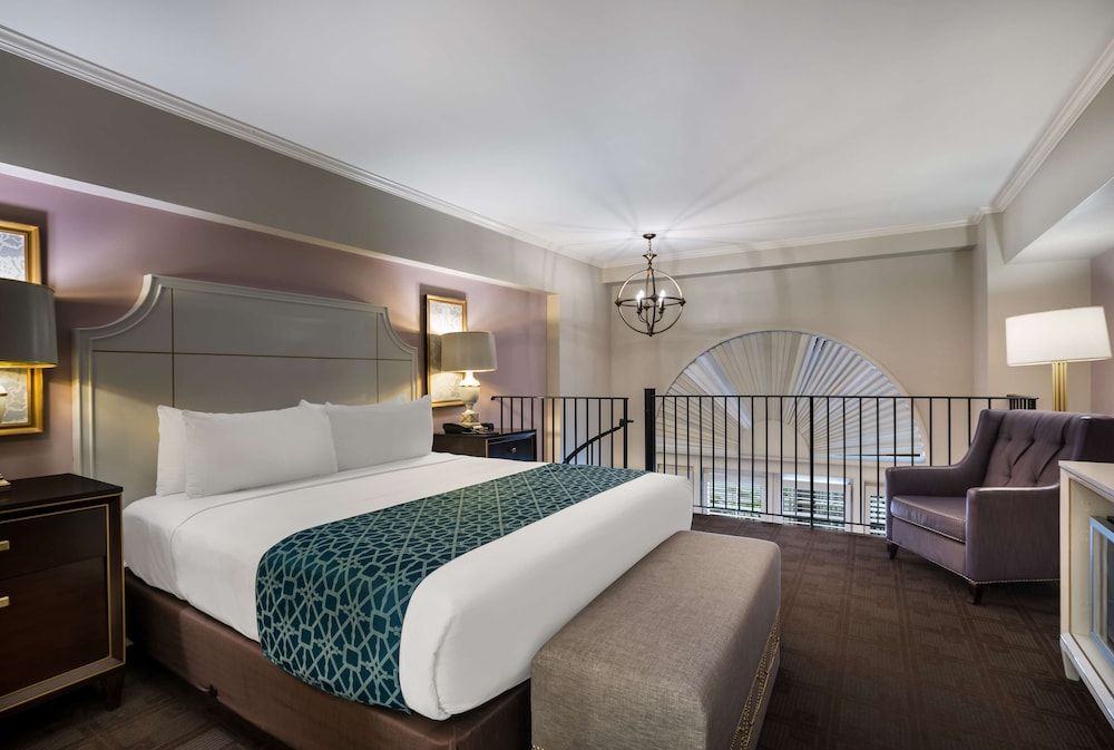 Suite, 1 King Bed (Pool Patio Split Level)
