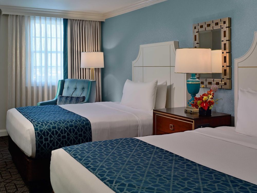 Junior Suite, 2 Queen Beds, Bathtub