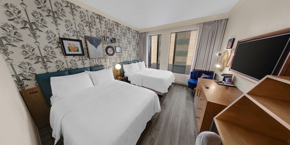 Standard Room, 2 Queen Beds, Roll-in Shower (Roll-In Shower)