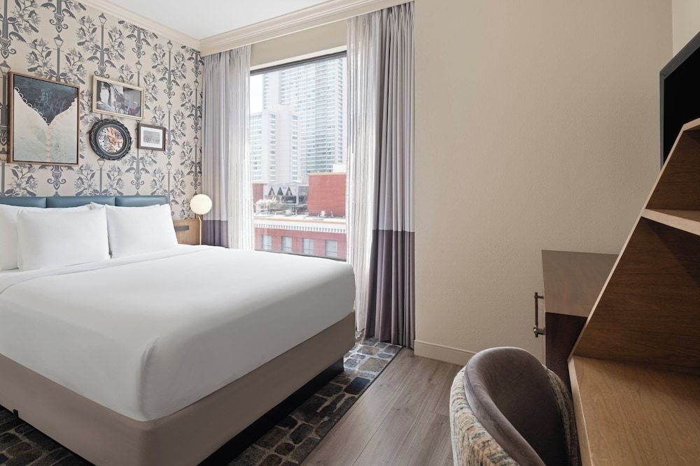 Standard Room, 1 Queen Bed, Accessible, Non Smoking (Communications)
