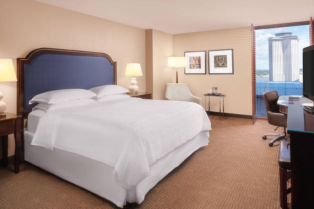 Traditional Room, 1 King Bed (Mobility Accessible, Roll-In Shower)