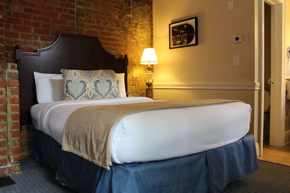 Hotel St. Pierre®, a French Quarter Inns® Hotel Basic Room, 1 Double Bed, Non Smoking 2