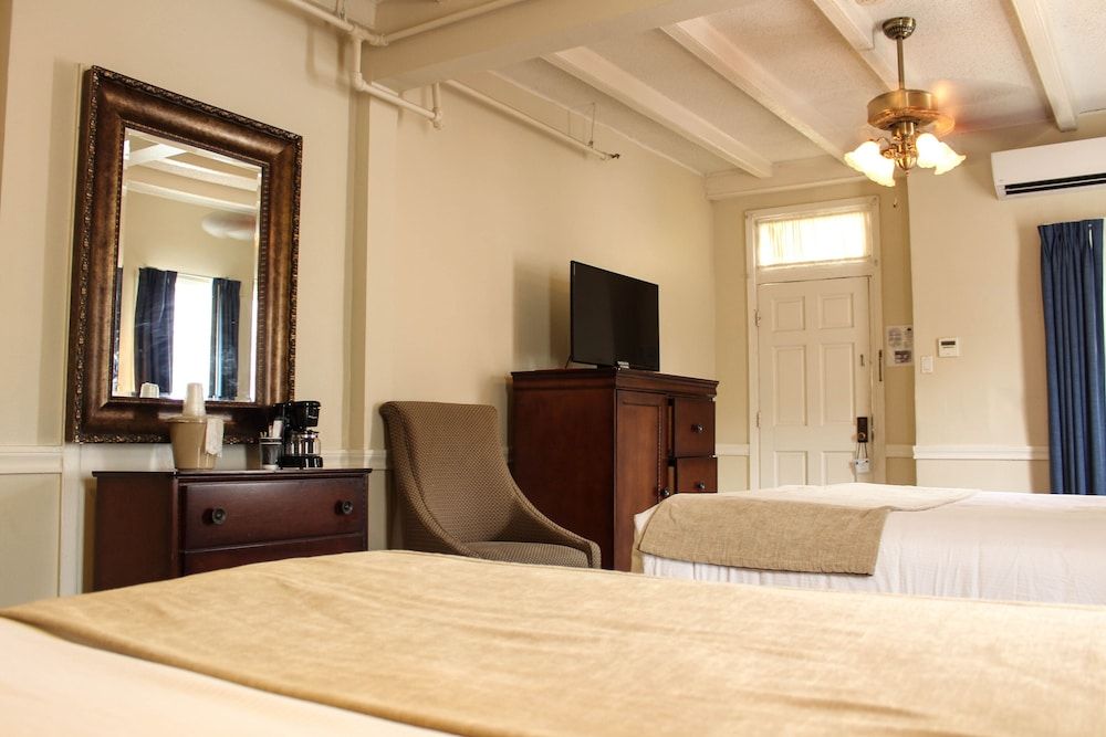 Hotel St. Pierre®, a French Quarter Inns® Hotel Premium Room, 2 Queen Beds, Non Smoking 3