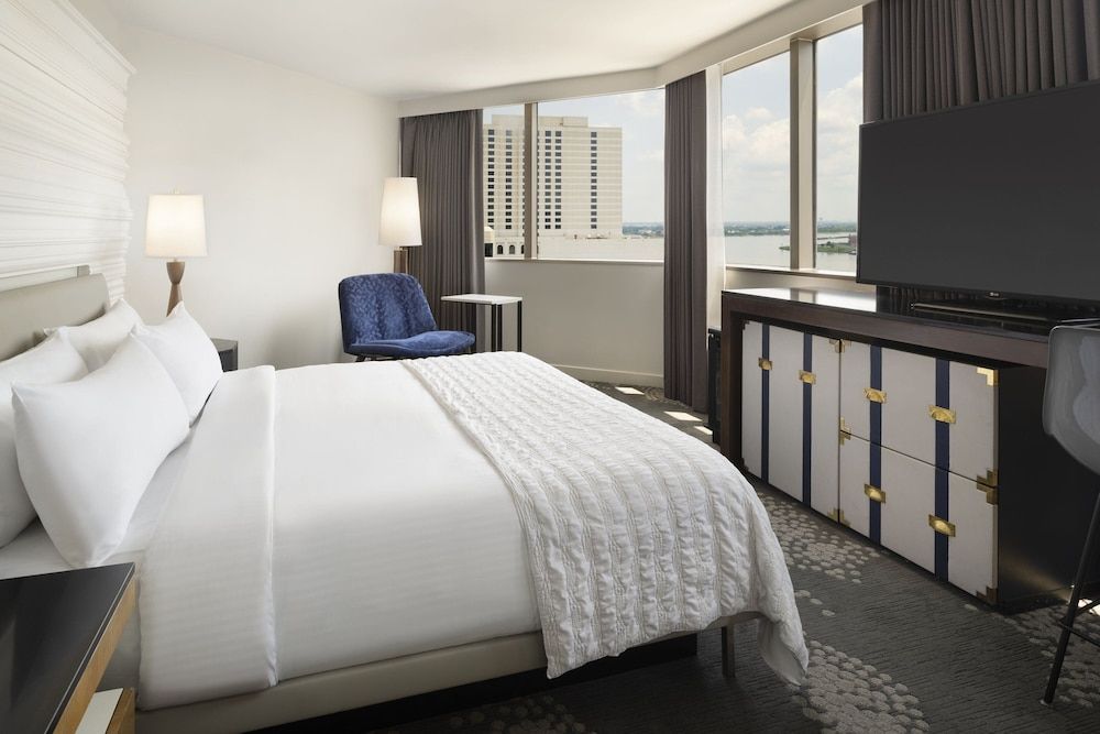 Urban, Suite, 1 King Bed, River View, Corner