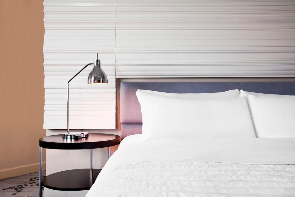 Classic Room, 1 King Bed (Mobility Accessible, Roll-in Shower)