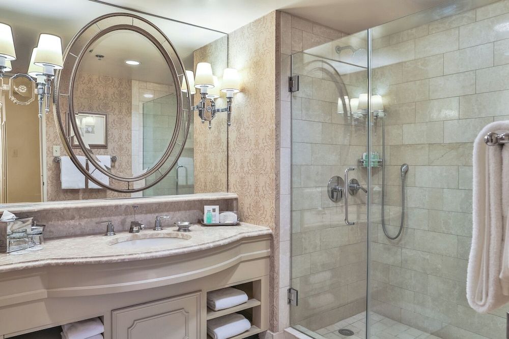 Classic Guest Room King Accessible
