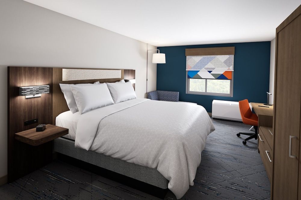 Suite, 1 King Bed (Communications, Accessible Tub)
