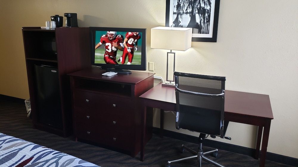 Red Roof Inn Port Allen Deluxe Room, 2 Double Beds, Non Smoking 4