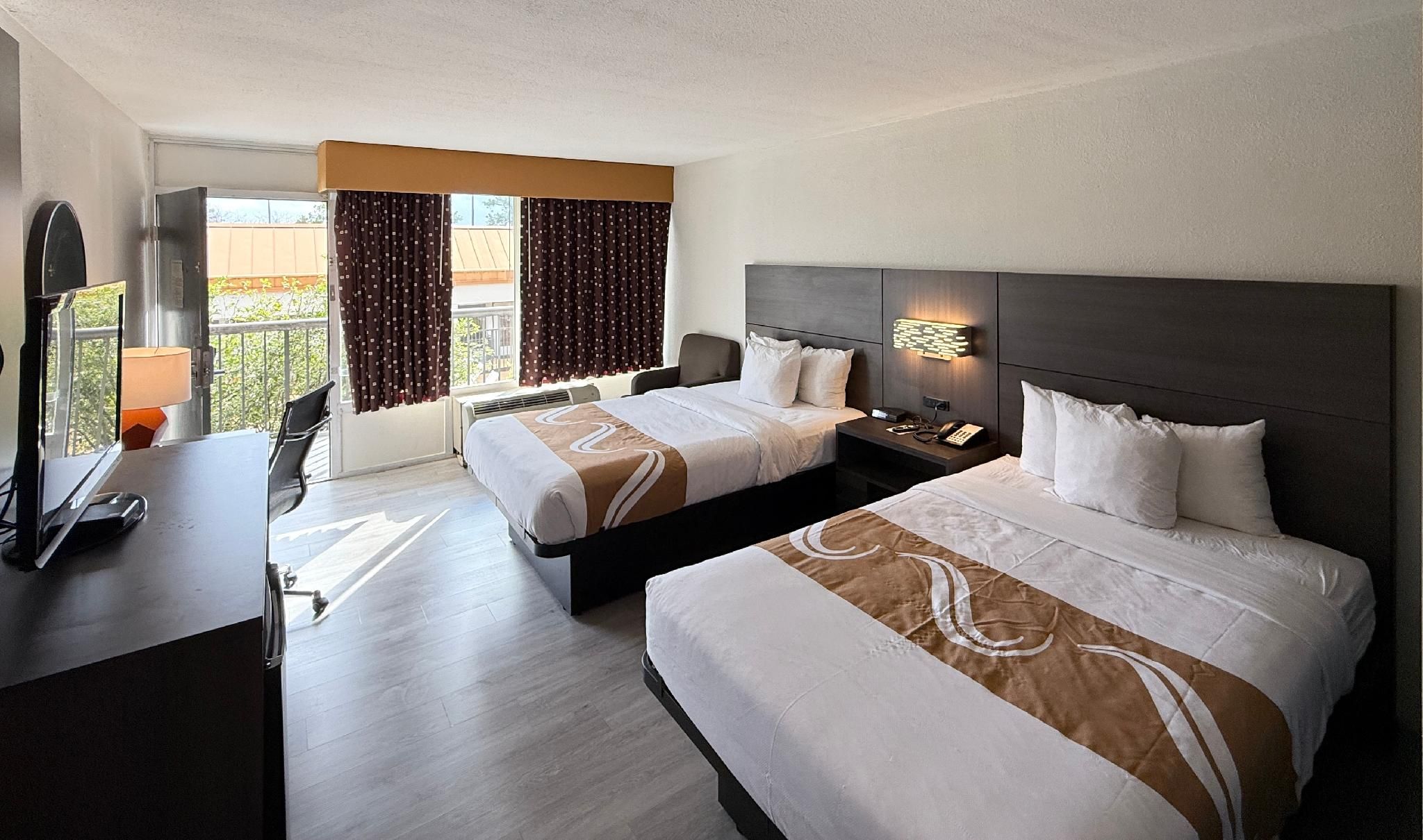 2 Double Beds, Smoking