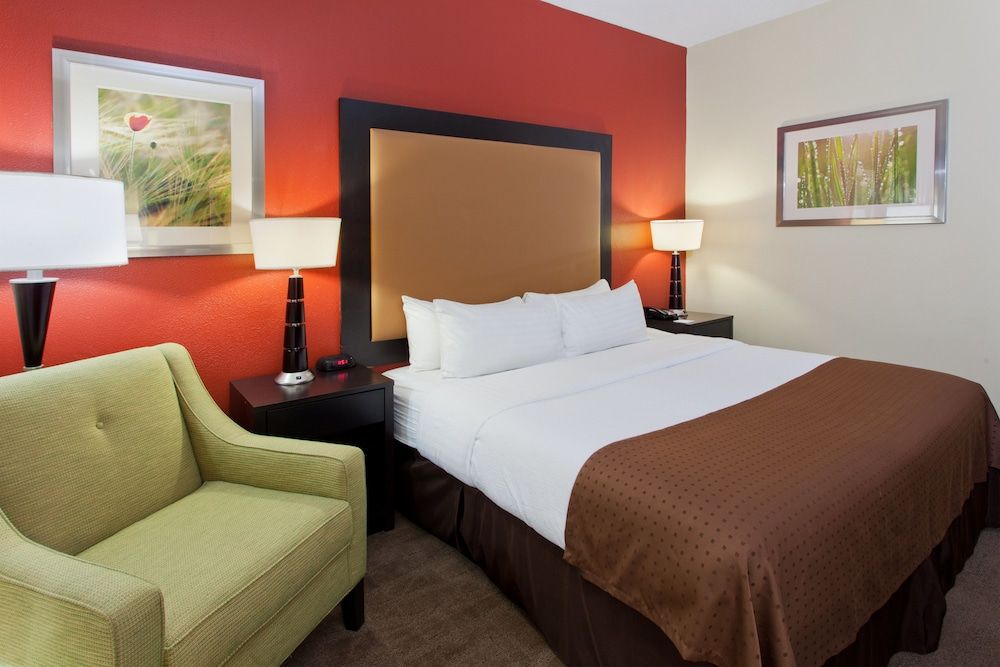 Standard Room, 1 King Bed, Accessible (Communication, Accessible Tub)