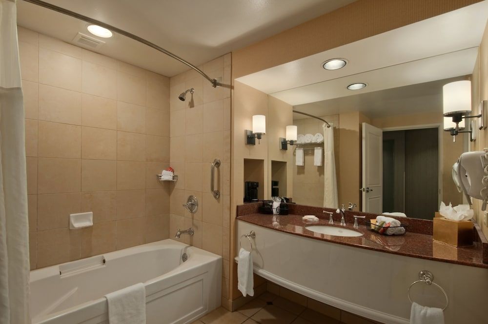 Sam's Town Hotel & Casino, Shreveport Luxury Room, 1 King Bed, Non Smoking 3