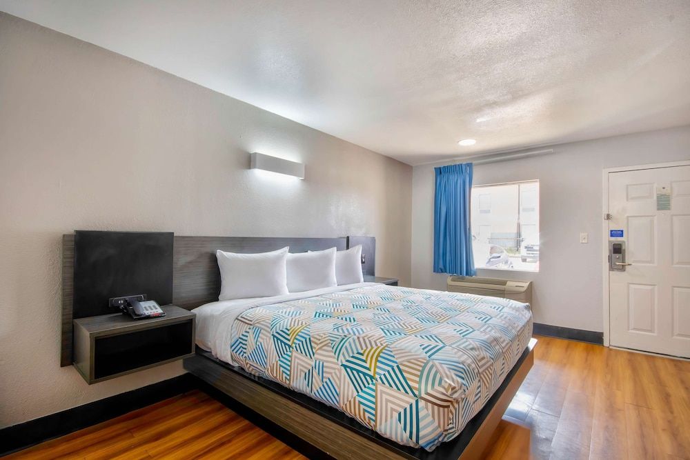 Standard Room, 1 King Bed, Smoking
