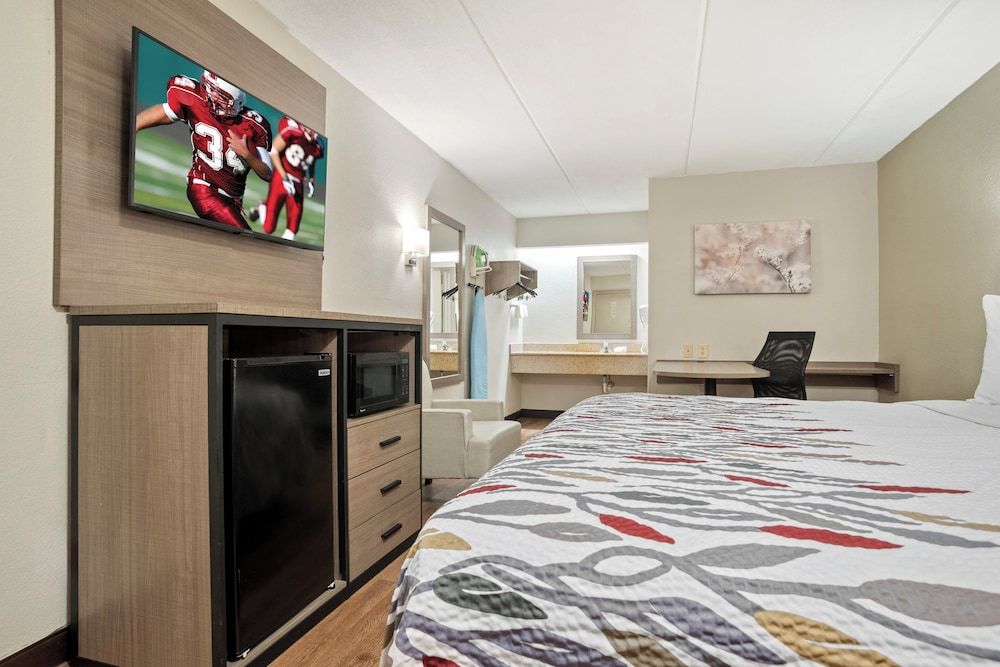 Red Roof Inn West Monroe Superior Room, 1 King Bed (Smoke Free) 5