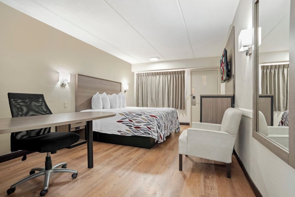 Red Roof Inn West Monroe Superior Room, 1 King Bed (Smoke Free)