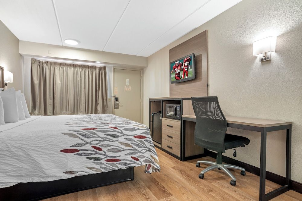 Red Roof Inn West Monroe Superior Room, 1 King Bed (Smoke Free) 3