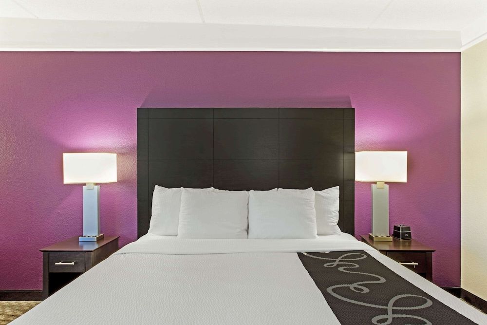 Deluxe Suite, 1 King Bed, Accessible, Non Smoking (Mobility/Hearing Impaired Accessible)