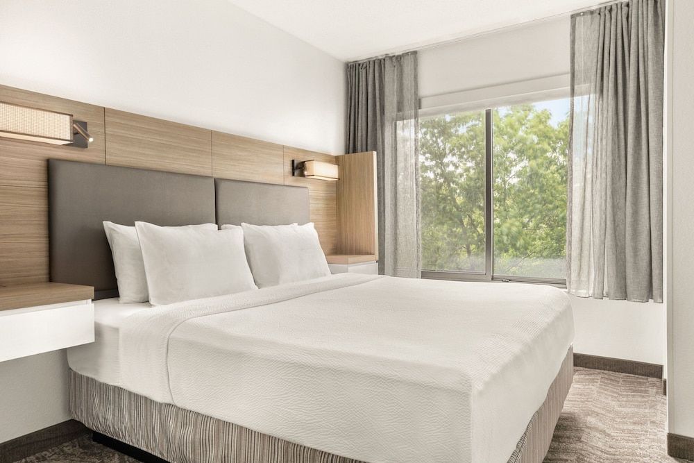 Studio, 1 King Bed with Sofa bed (Mobility/Hearing Accessible, Tub)