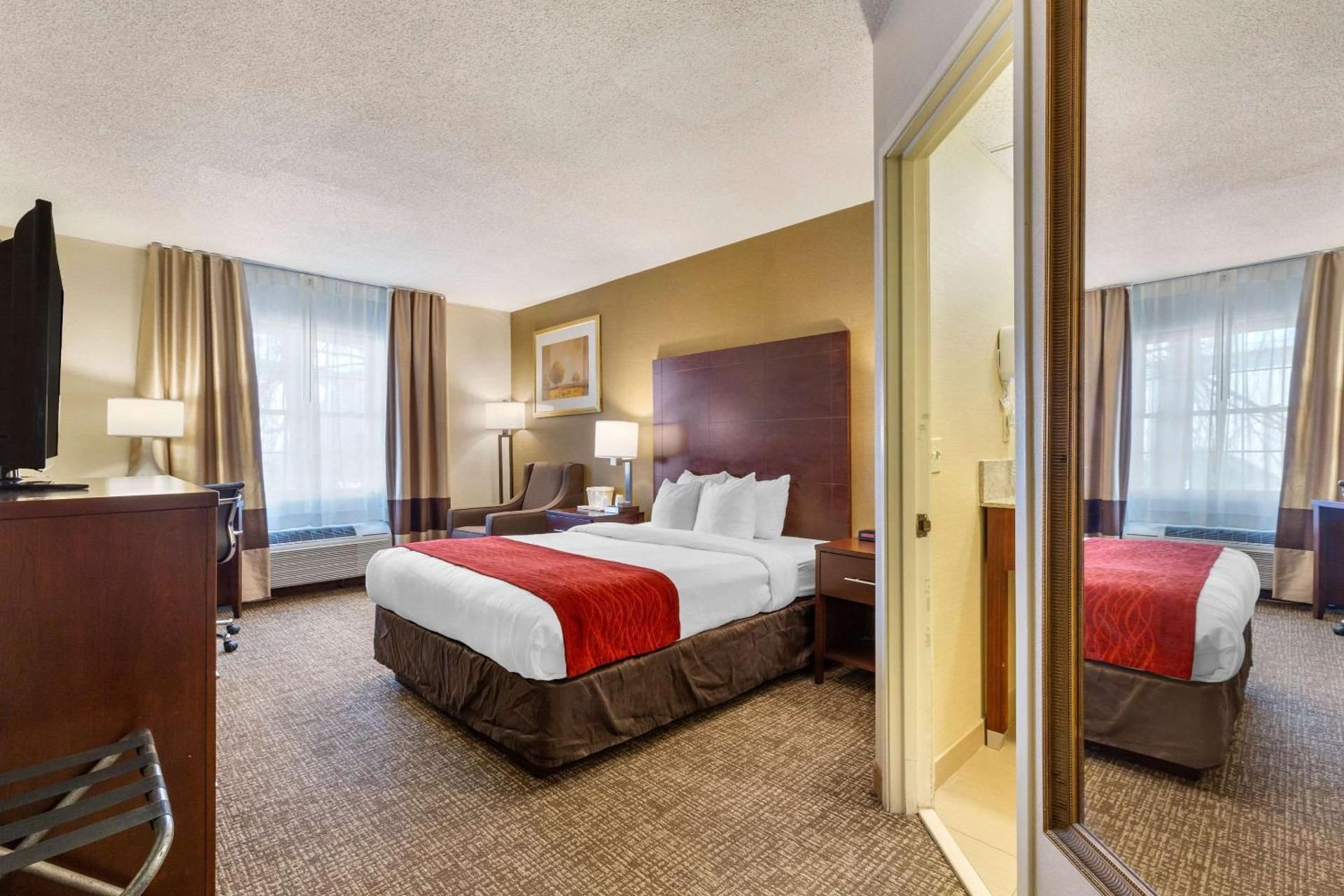 1 Queen Bed No Smoking Accessible