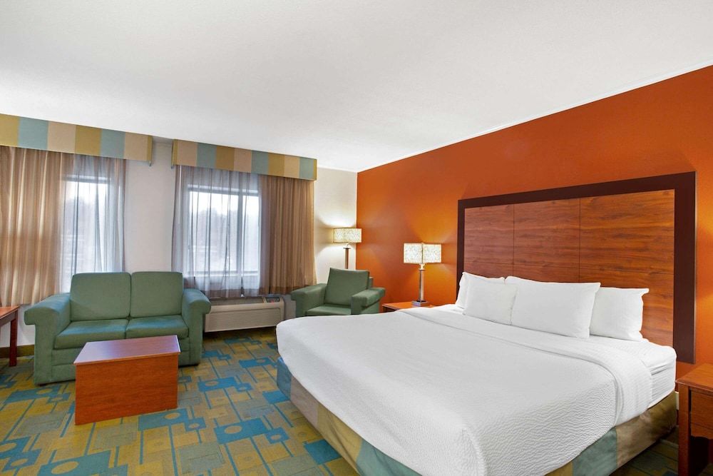Deluxe Room, 1 King Bed, Non Smoking (Deluxe Executive Room)