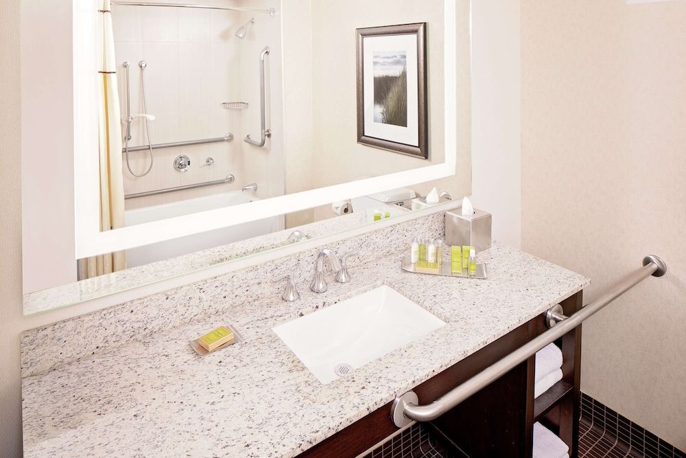 undefined DoubleTree by Hilton Hotel Boston Bayside 6