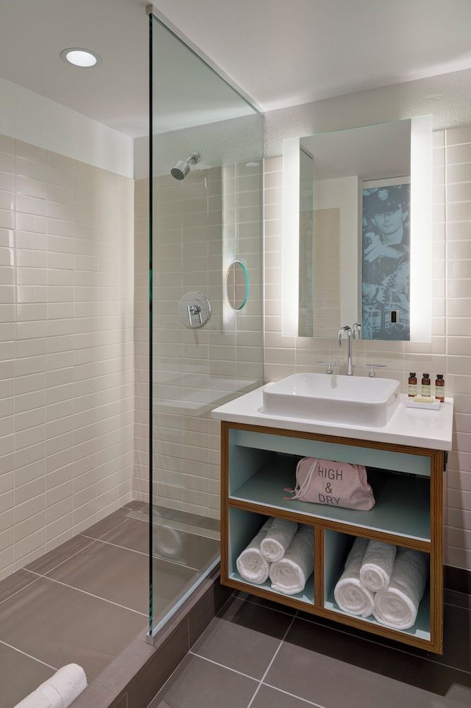 The Verb Hotel Standard Room, 1 King Bed 4