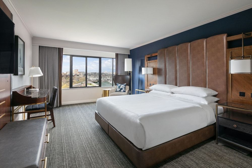 Boston Marriott Long Wharf Room, 1 King Bed, City View 3