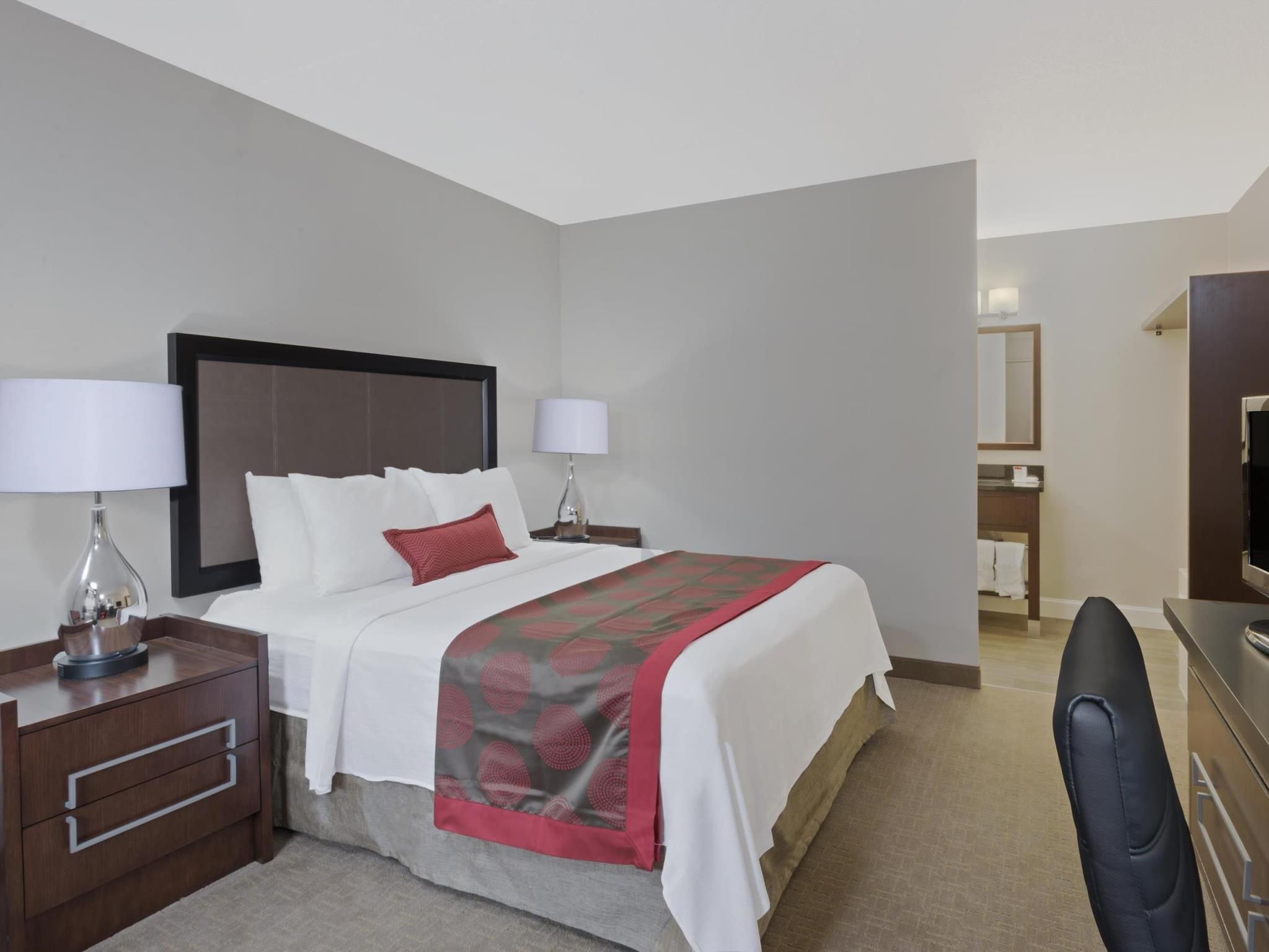 Ramada by Wyndham Boston 1 Queen Bed Non-Smoking