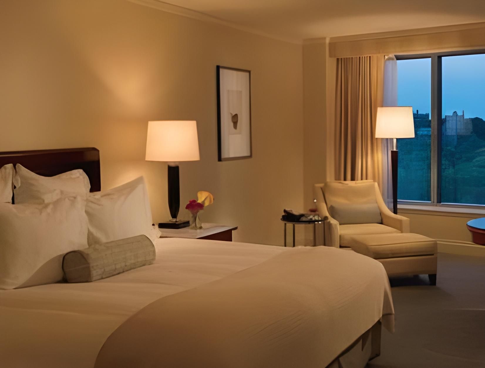 Scenic Park View, Guest room, 1 King, Boston Common view