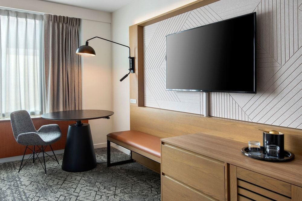 Sheraton Boston, a Marriott Hotel Room, 1 King Bed 15