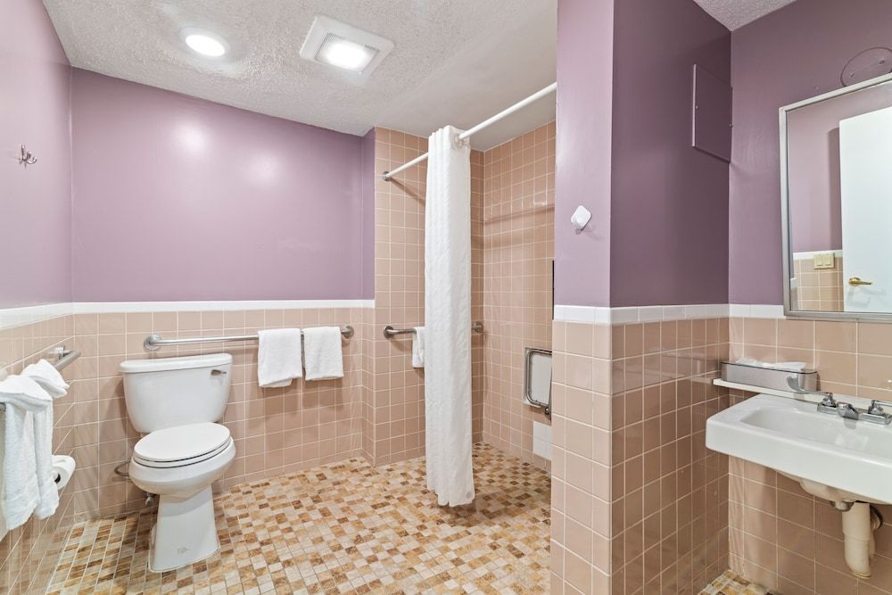 Knights Inn Danvers Basic Room, 1 Queen Bed, Accessible 4