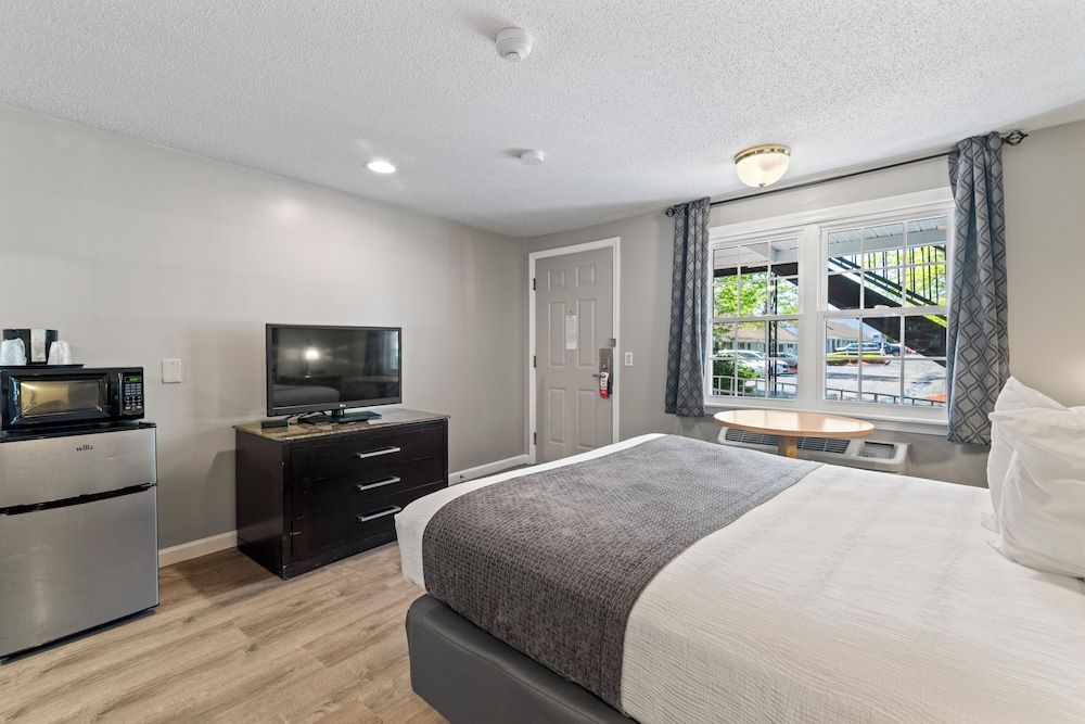 Knights Inn Danvers Basic Room, 1 Queen Bed, Accessible 3