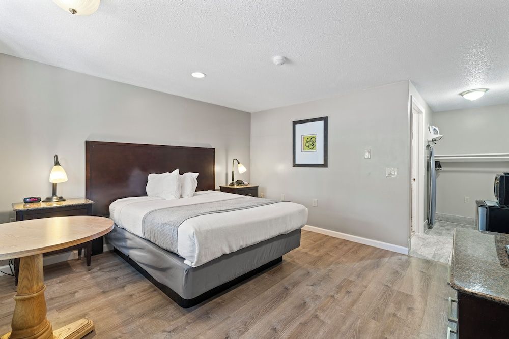 Knights Inn Danvers Basic Room, 1 Queen Bed, Accessible 2