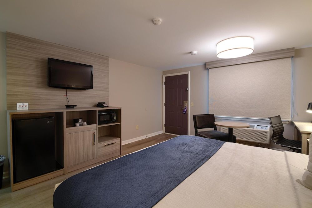 Knights Inn Danvers Executive Room, 1 King Bed, Non Smoking 5