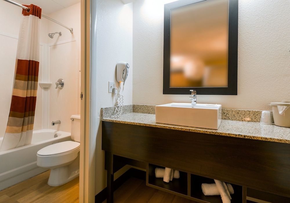 Red Roof Inn PLUS+ Boston - Framingham Standard Room, 2 Double Beds (Smoke Free) 5