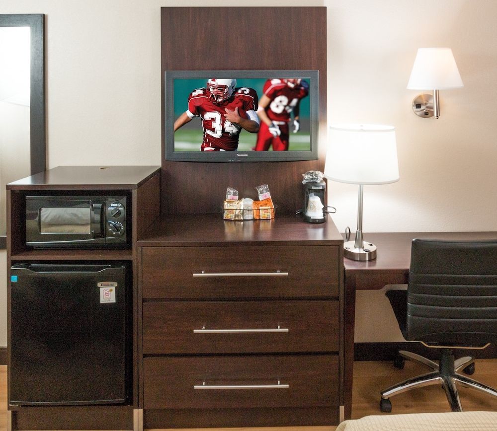 Red Roof Inn PLUS+ Boston - Framingham Standard Suite, 1 King Bed (Smoke Free) 4