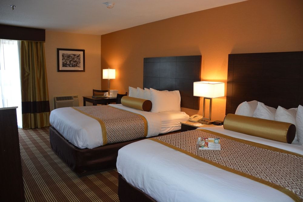 Best Western Cape Cod Hotel Standard Room, 2 Queen Beds, Non Smoking, Refrigerator & Microwave (Pet Friendly) 4