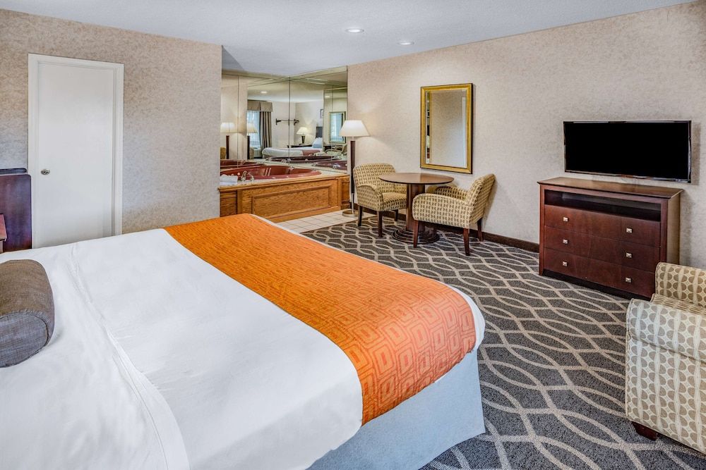 Studio Suite, 1 King Bed, Non Smoking, Jetted Tub