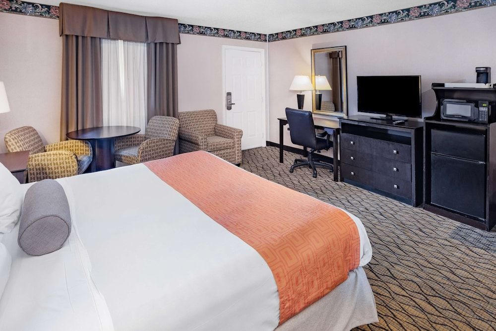 Standard Room, 1 King Bed