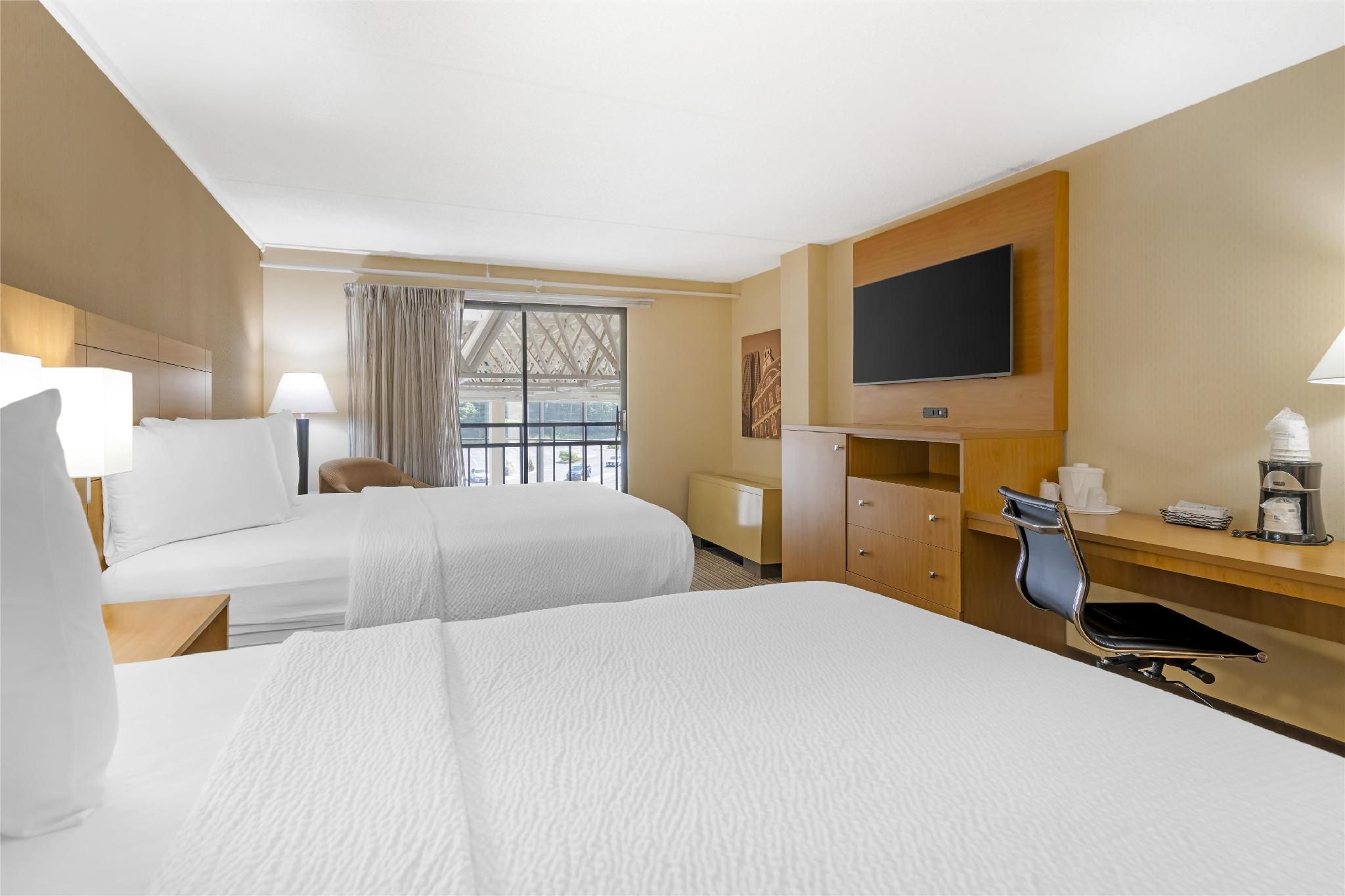 2 Double Beds, Nonsmoking, Courtyard View