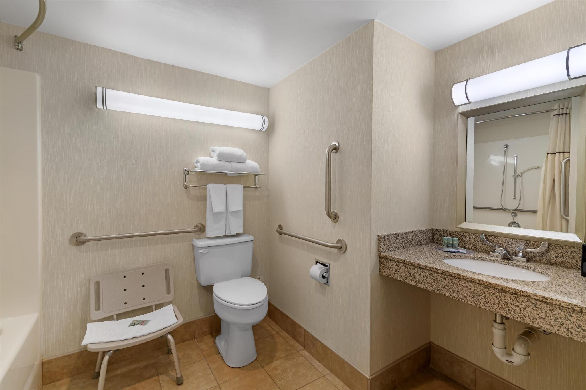 Accessibility - 1 Queen, Bathtub, Nonsmoking