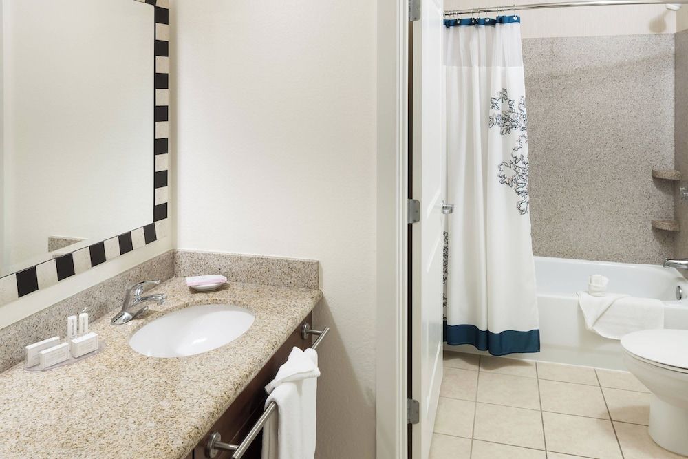 Suite, 1 Bedroom (Mobility/Hearing Accessible, Tub)