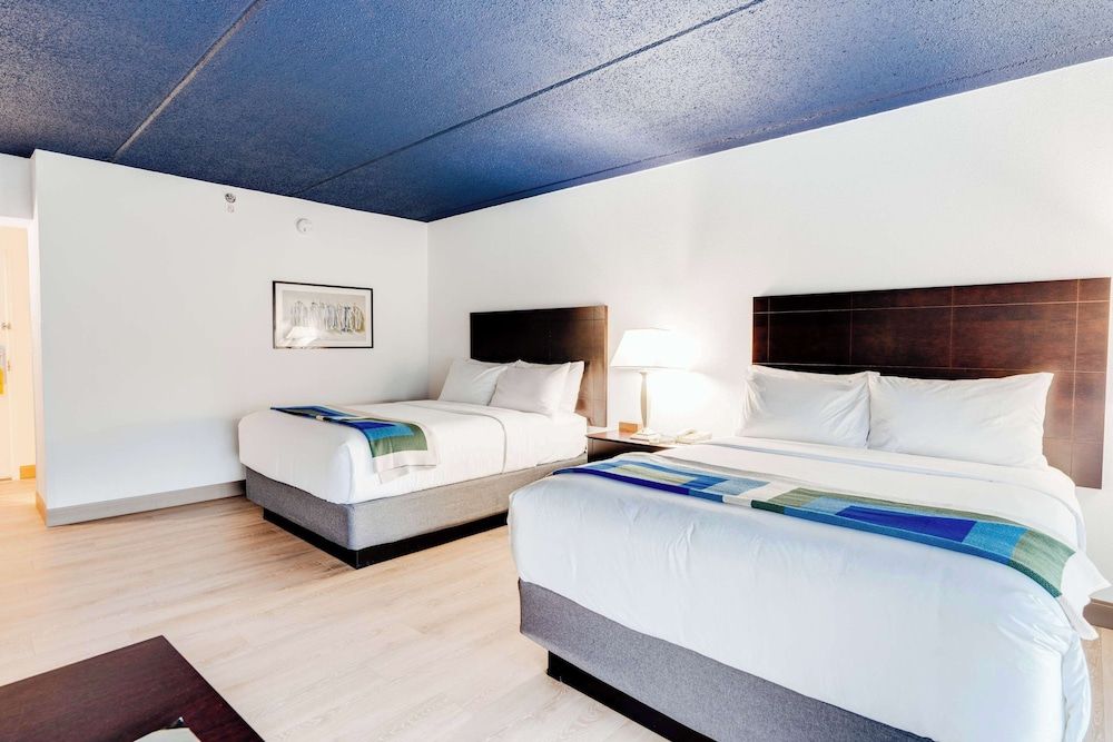 Room, 2 Queen Beds, Accessible, Non Smoking (Accessible Tub)