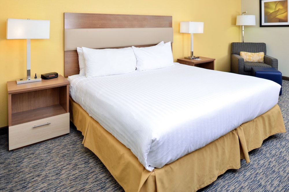Standard Room, 1 Queen Bed, Accessible, Refrigerator & Microwave