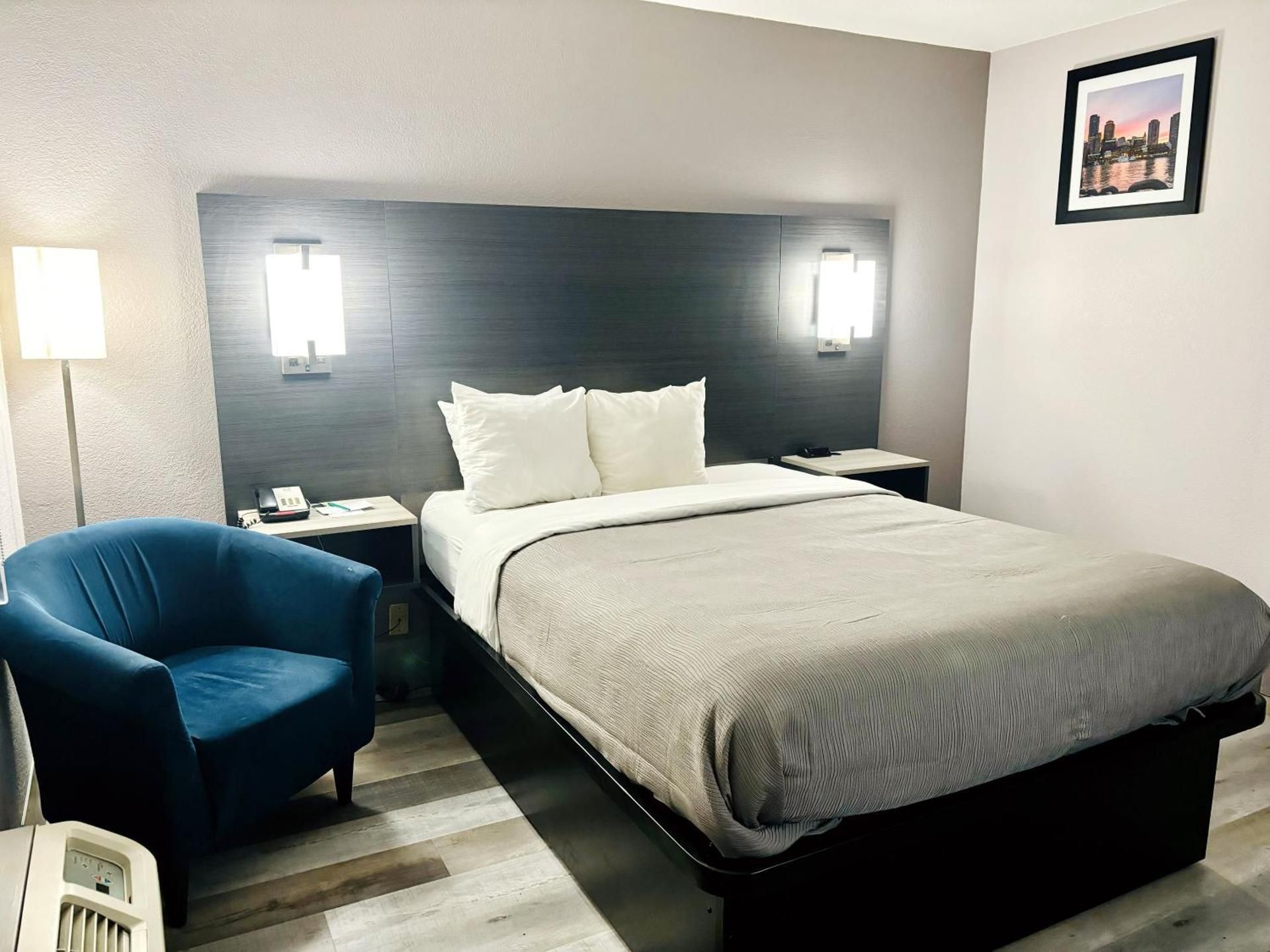 1 Queen Bed, Nonsmoking, Accessible