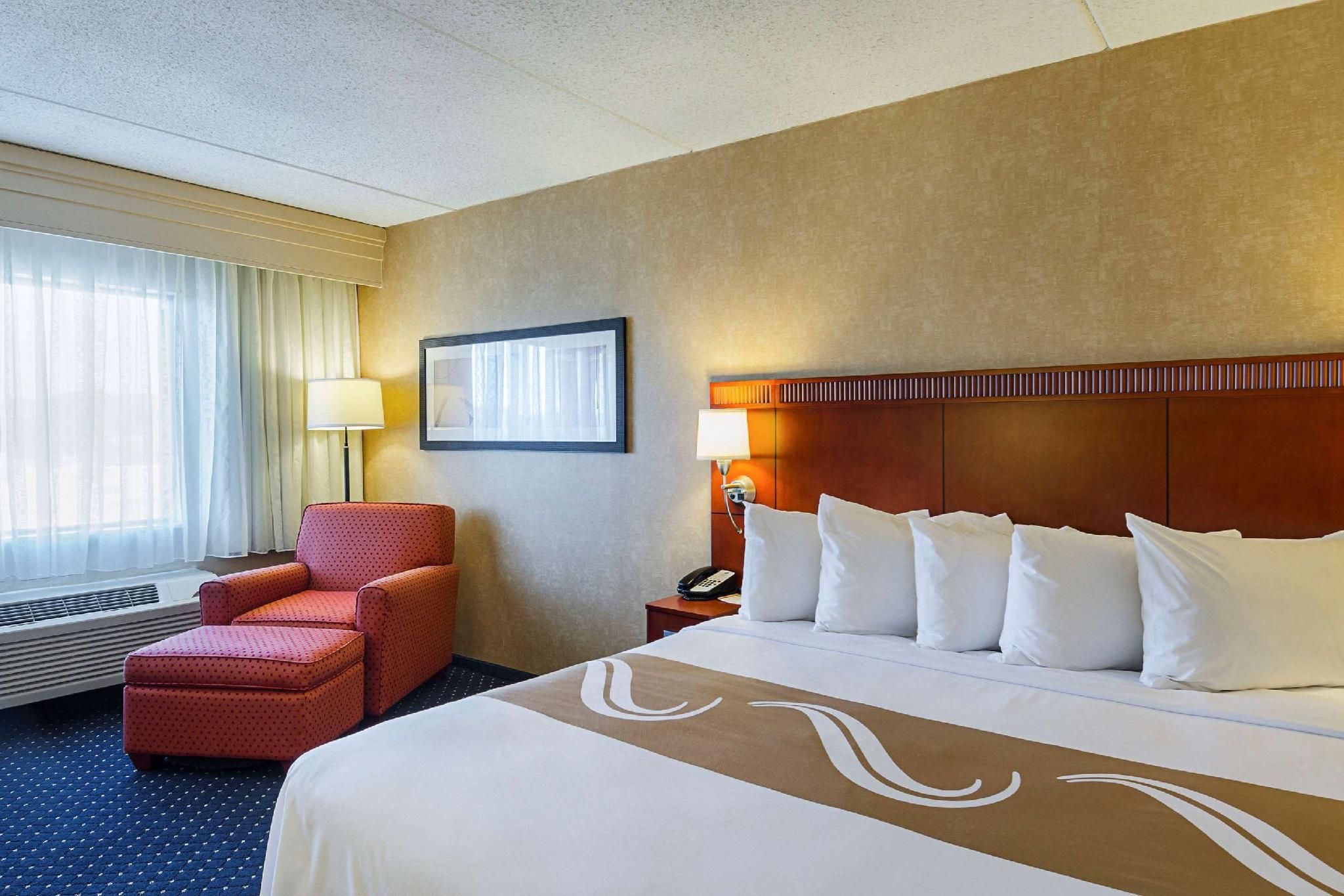 1 King Bed, Suite, Nonsmoking