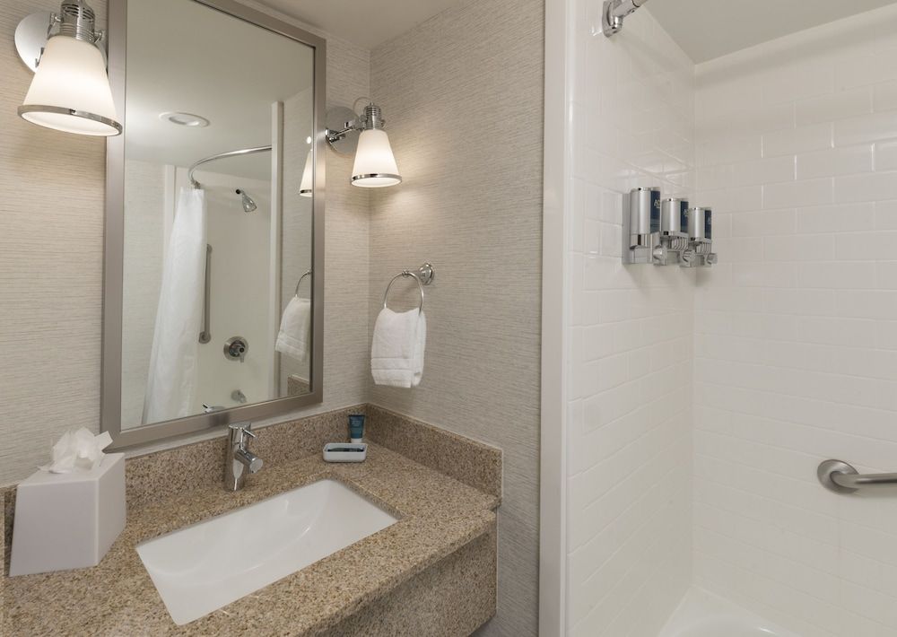 Room, 1 King Bed, Non Smoking (Mobility Accessible, Tub)